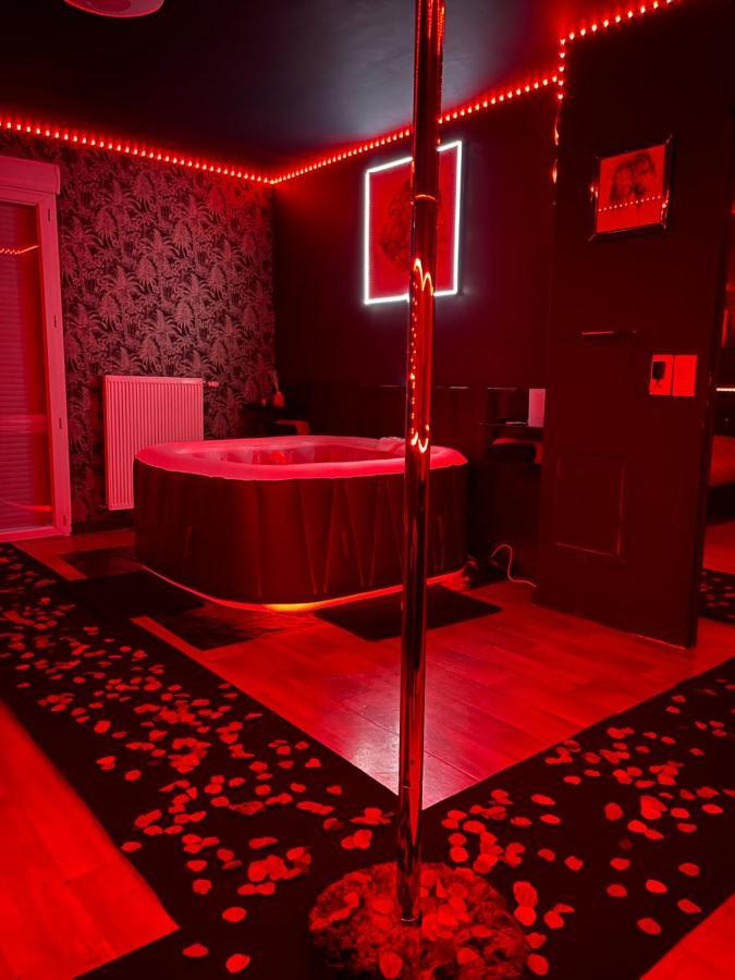 Love Room Villiers-le-Sec  Ngoại thất bức ảnh